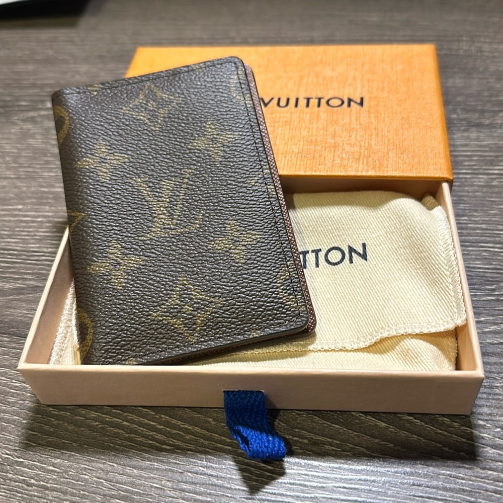 Beautiful Louis Vuitton pocket organizer!